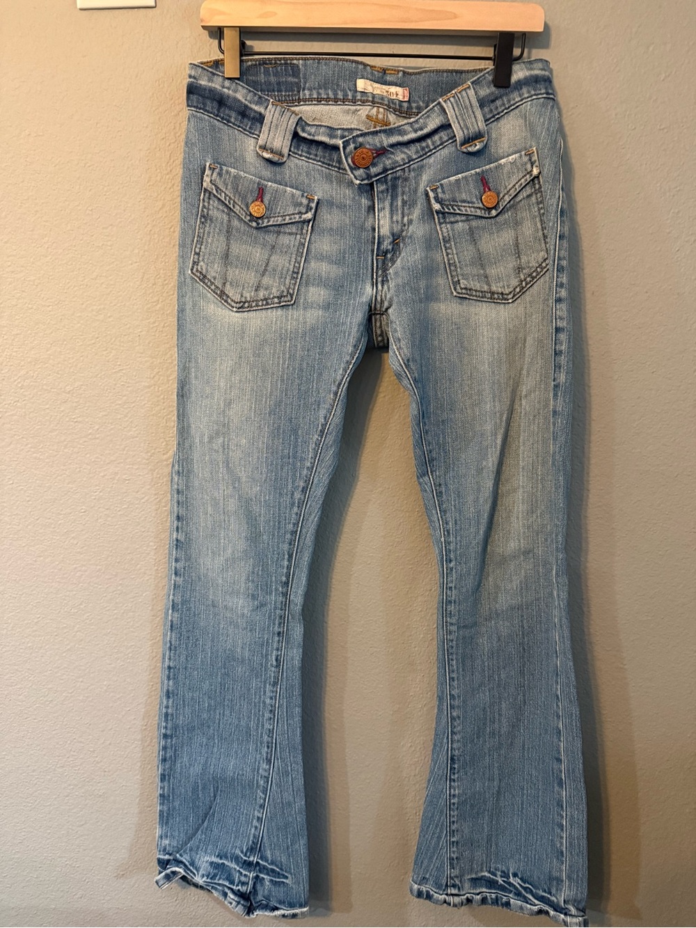 Levi’s 504 Y2K Low Rise Flare Jeans Size 7M